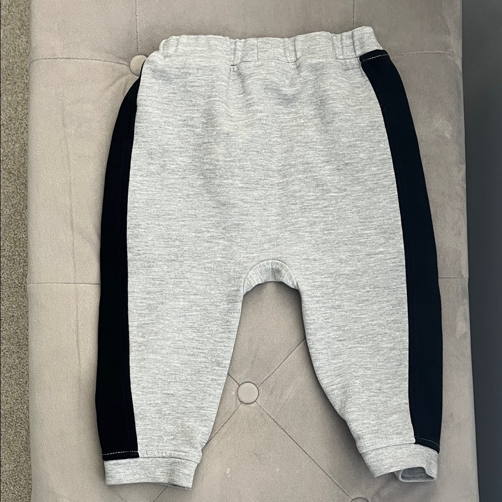 The North Face Kids Gray and Black Jogger Set - Picture 7 of 8